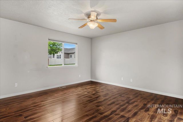 1927 S Sandcrest Drive, Nampa, ID 83686