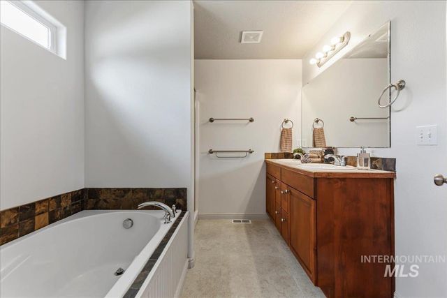 1927 S Sandcrest Drive, Nampa, ID 83686