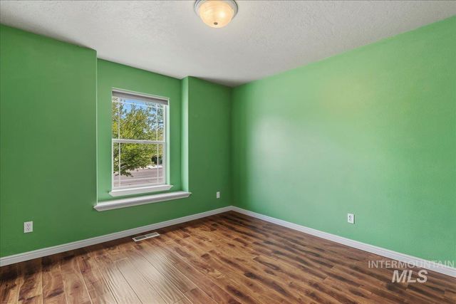 1927 S Sandcrest Drive, Nampa, ID 83686
