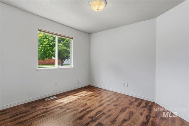 1927 S Sandcrest Drive, Nampa, ID 83686