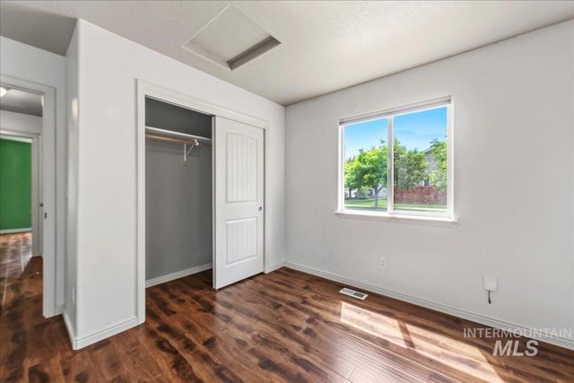1927 S Sandcrest Drive, Nampa, ID 83686