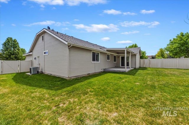 1927 S Sandcrest Drive, Nampa, ID 83686