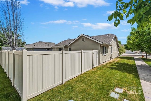 1927 S Sandcrest Drive, Nampa, ID 83686