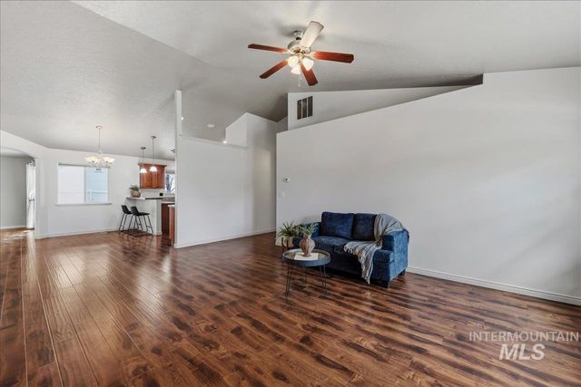 1927 S Sandcrest Drive, Nampa, ID 83686