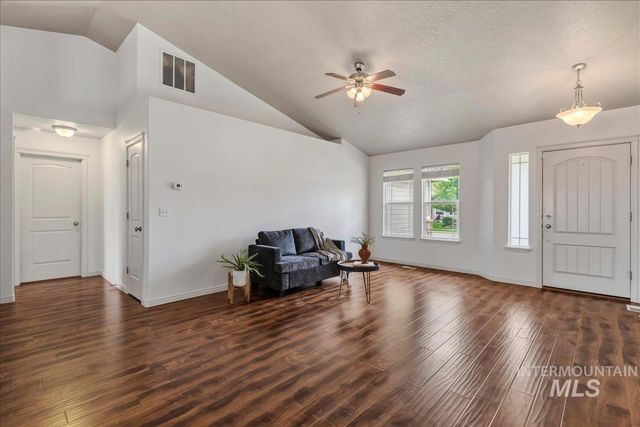 1927 S Sandcrest Drive, Nampa, ID 83686