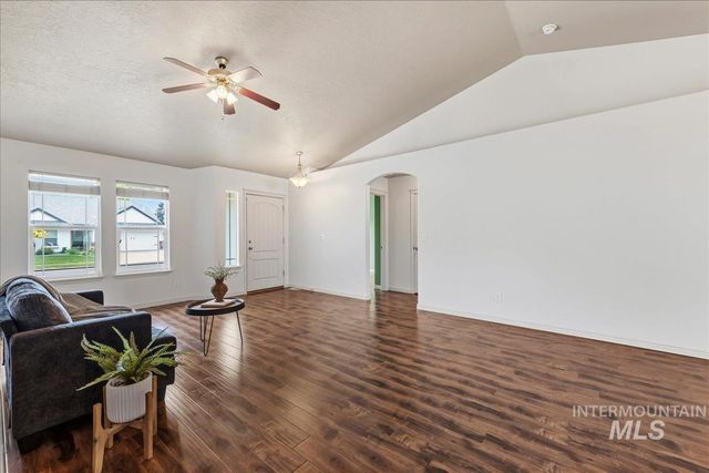 1927 S Sandcrest Drive, Nampa, ID 83686