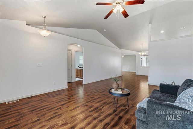 1927 S Sandcrest Drive, Nampa, ID 83686