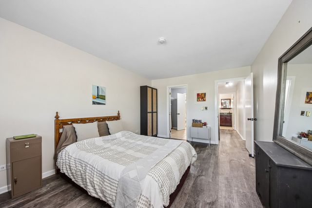 800 E Old Willow Road 208, Prospect Heights, IL 60070