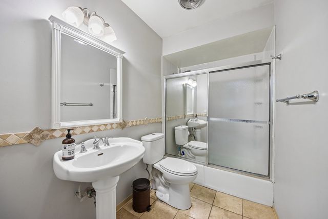 800 E Old Willow Road 208, Prospect Heights, IL 60070