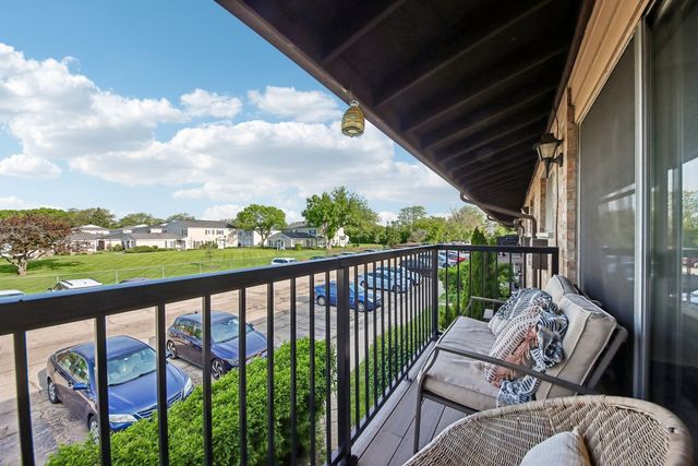 800 E Old Willow Road 208, Prospect Heights, IL 60070
