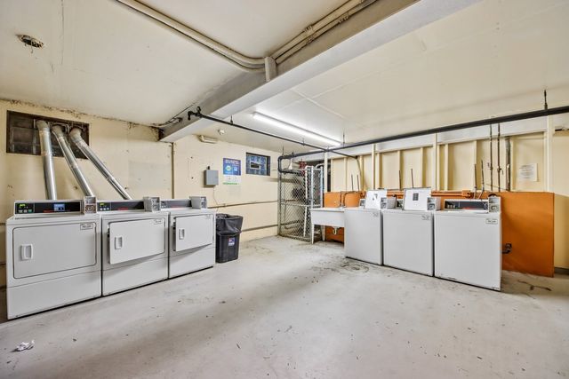 800 E Old Willow Road 208, Prospect Heights, IL 60070