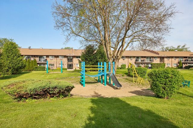 800 E Old Willow Road 208, Prospect Heights, IL 60070