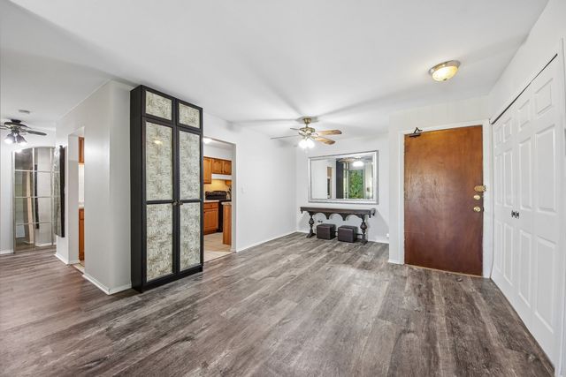 800 E Old Willow Road 208, Prospect Heights, IL 60070