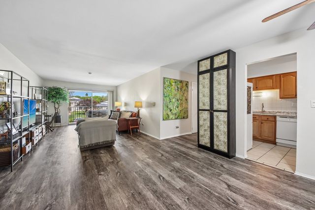 800 E Old Willow Road 208, Prospect Heights, IL 60070