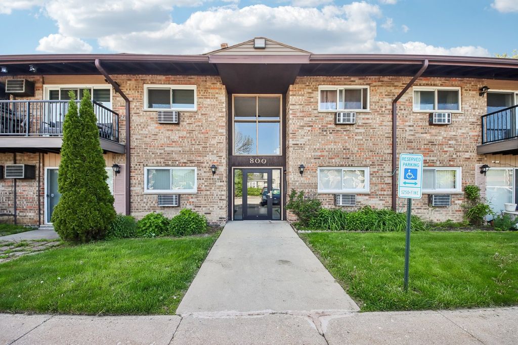 800 E Old Willow Road 208, Prospect Heights, IL 60070