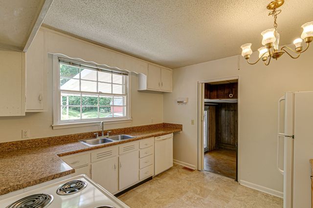 4824 Lynn Dr, Nashville, TN 37211