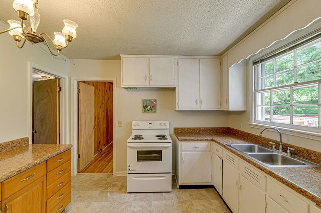 4824 Lynn Dr, Nashville, TN 37211