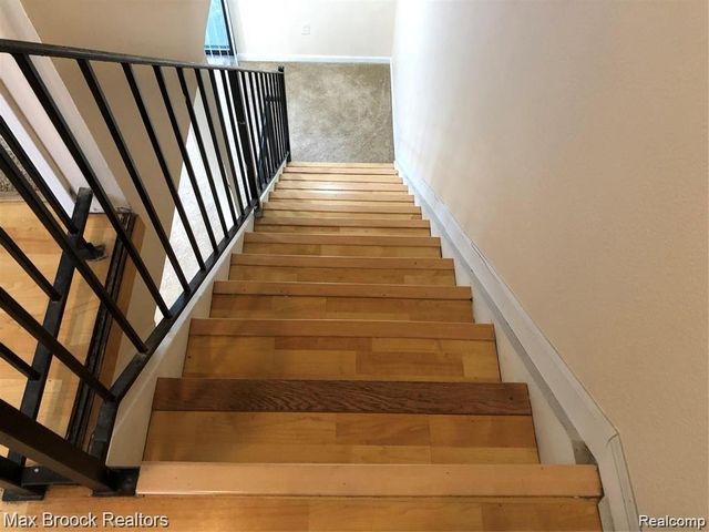 1653 Wimbledon Drive, Walled Lake, MI 48390