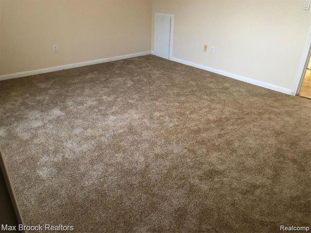 1653 Wimbledon Drive, Walled Lake, MI 48390