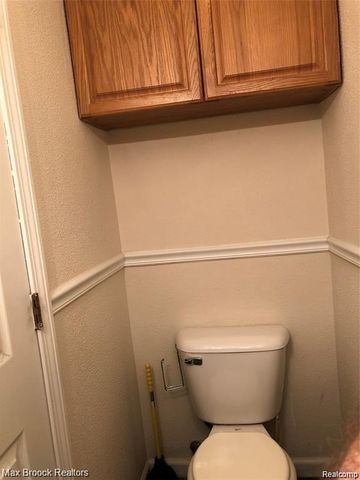 1653 Wimbledon Drive, Walled Lake, MI 48390