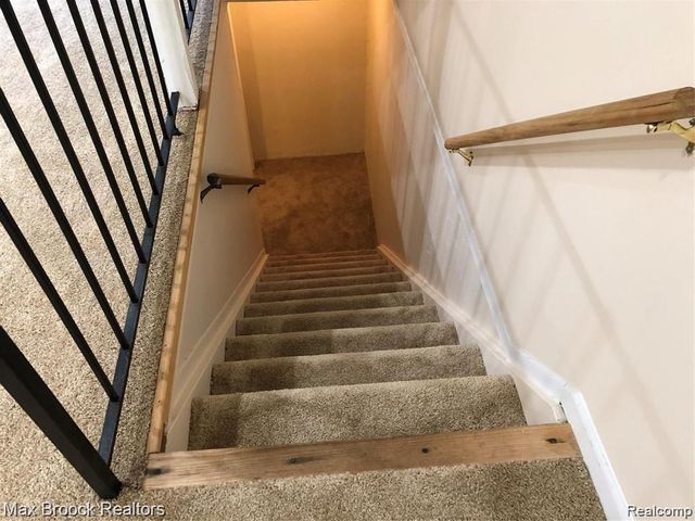 1653 Wimbledon Drive, Walled Lake, MI 48390