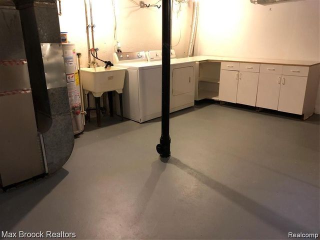 1653 Wimbledon Drive, Walled Lake, MI 48390