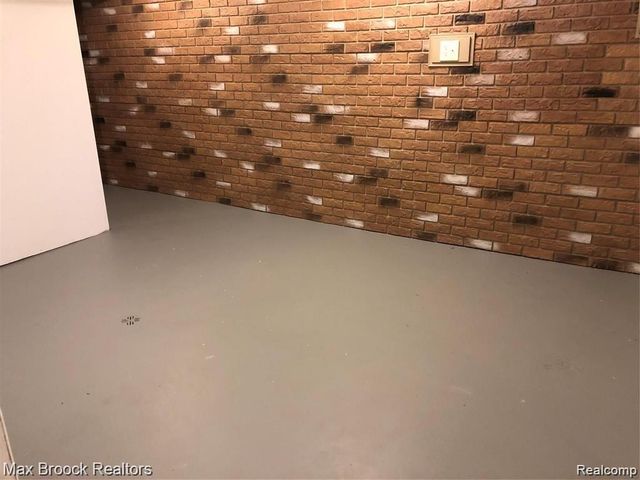 1653 Wimbledon Drive, Walled Lake, MI 48390