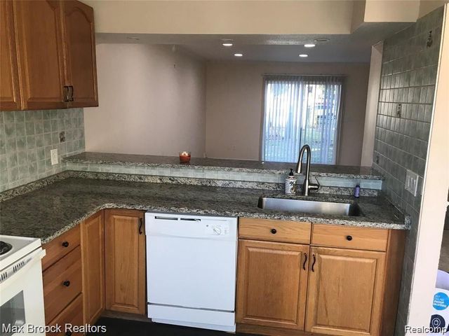 1653 Wimbledon Drive, Walled Lake, MI 48390