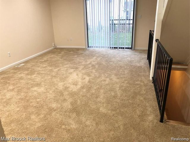 1653 Wimbledon Drive, Walled Lake, MI 48390