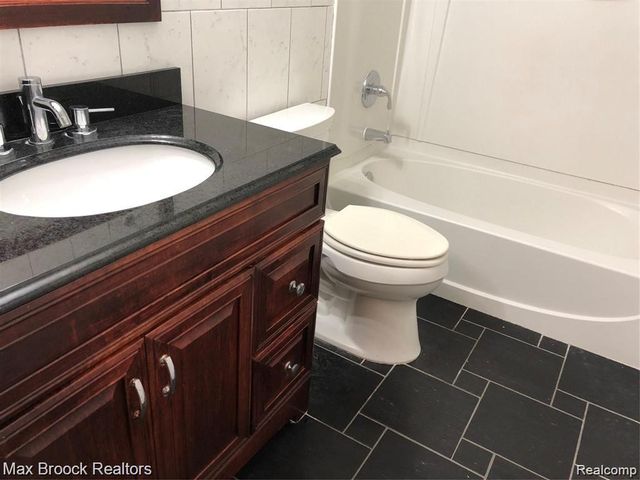 1653 Wimbledon Drive, Walled Lake, MI 48390