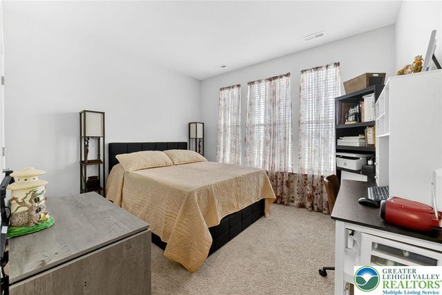 7963 August Avenue, Lower Macungie Twp, PA 18031