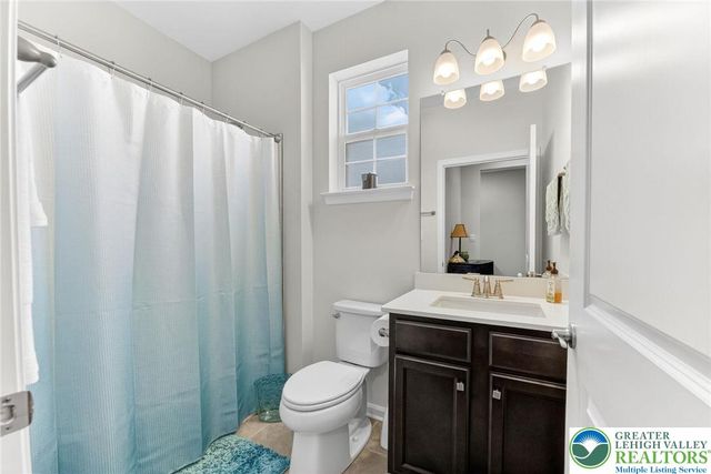 7963 August Avenue, Lower Macungie Twp, PA 18031