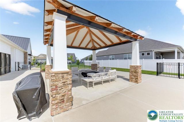 7963 August Avenue, Lower Macungie Twp, PA 18031