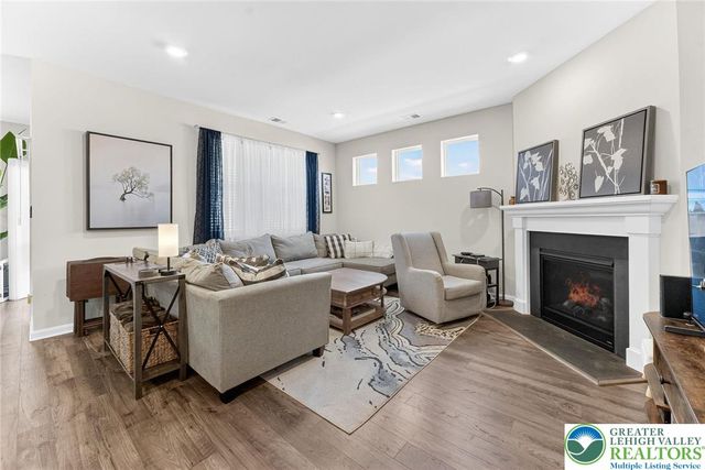 7963 August Avenue, Lower Macungie Twp, PA 18031