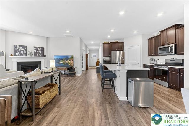 7963 August Avenue, Lower Macungie Twp, PA 18031