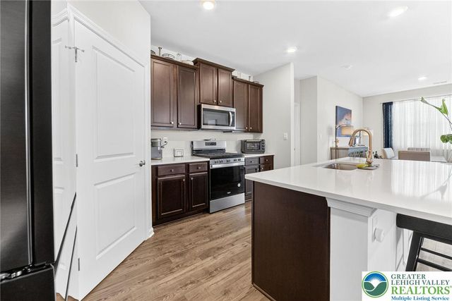 7963 August Avenue, Lower Macungie Twp, PA 18031