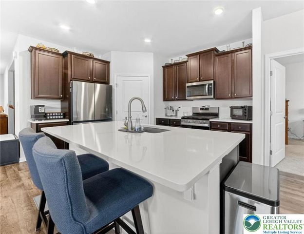 7963 August Avenue, Lower Macungie Twp, PA 18031