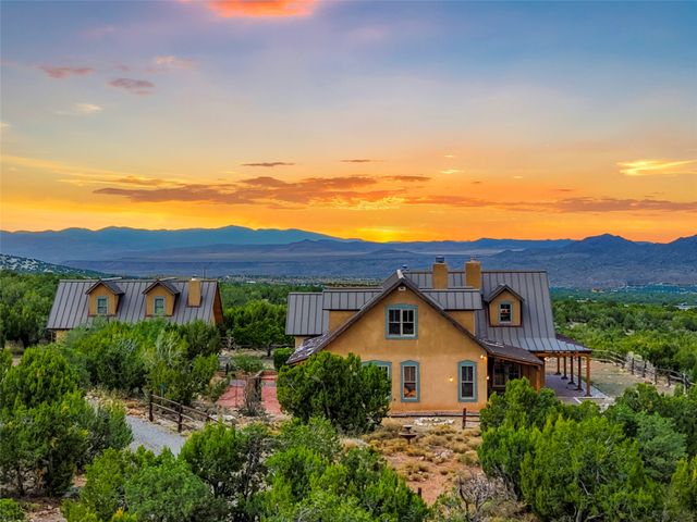 35 Vista Del Oro, Cerrillos, NM 87010