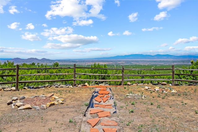 35 Vista Del Oro, Cerrillos, NM 87010