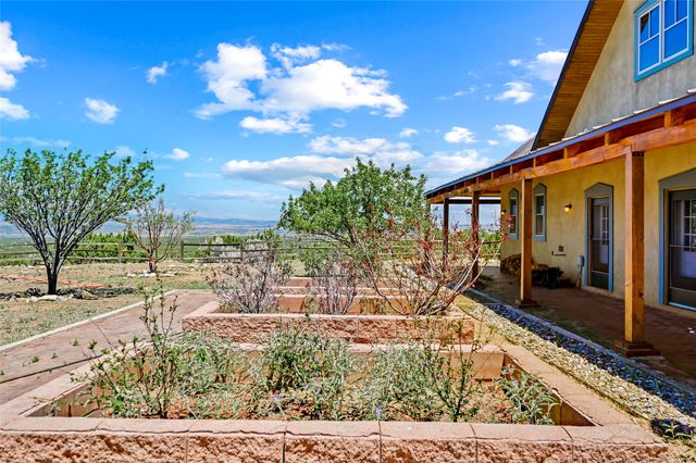 35 Vista Del Oro, Cerrillos, NM 87010