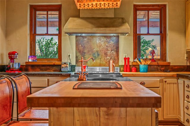 35 Vista Del Oro, Cerrillos, NM 87010