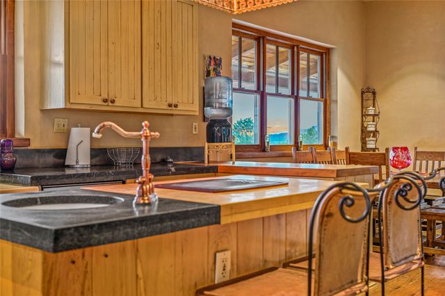 35 Vista Del Oro, Cerrillos, NM 87010