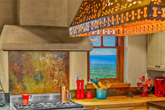 35 Vista Del Oro, Cerrillos, NM 87010