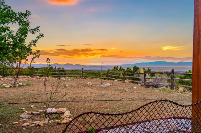 35 Vista Del Oro, Cerrillos, NM 87010