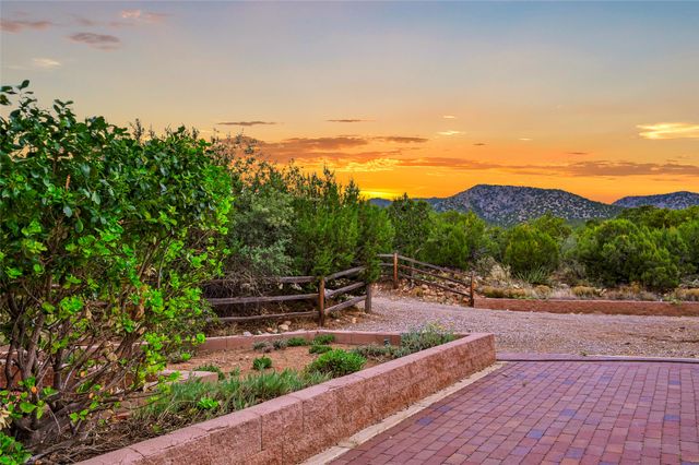 35 Vista Del Oro, Cerrillos, NM 87010