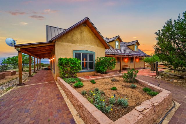 35 Vista Del Oro, Cerrillos, NM 87010