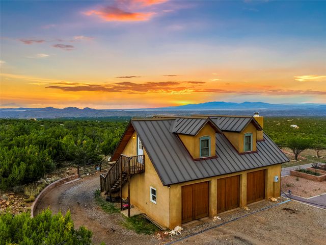 35 Vista Del Oro, Cerrillos, NM 87010