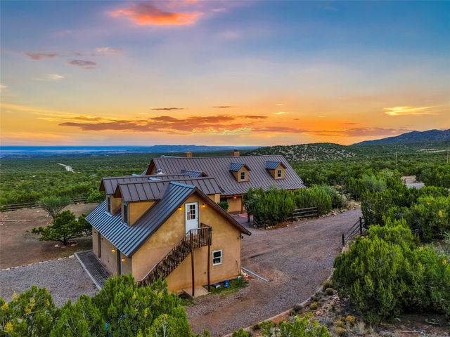 35 Vista Del Oro, Cerrillos, NM 87010