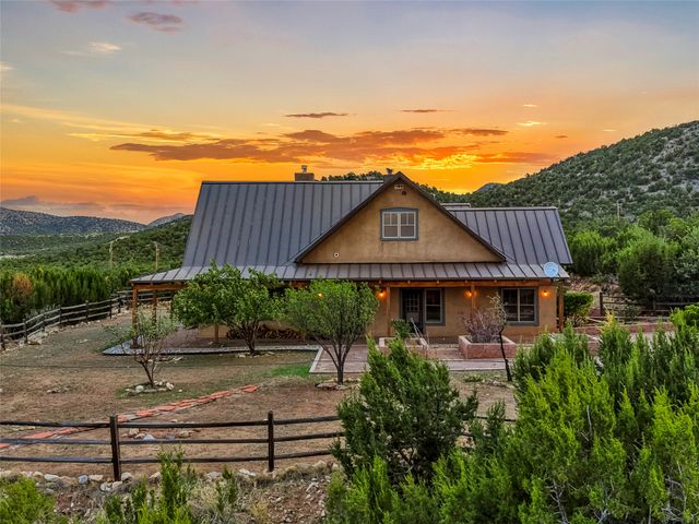35 Vista Del Oro, Cerrillos, NM 87010