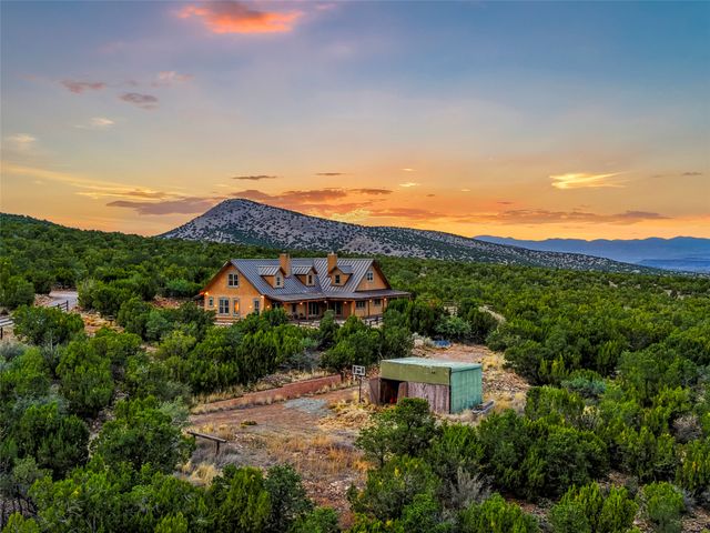 35 Vista Del Oro, Cerrillos, NM 87010